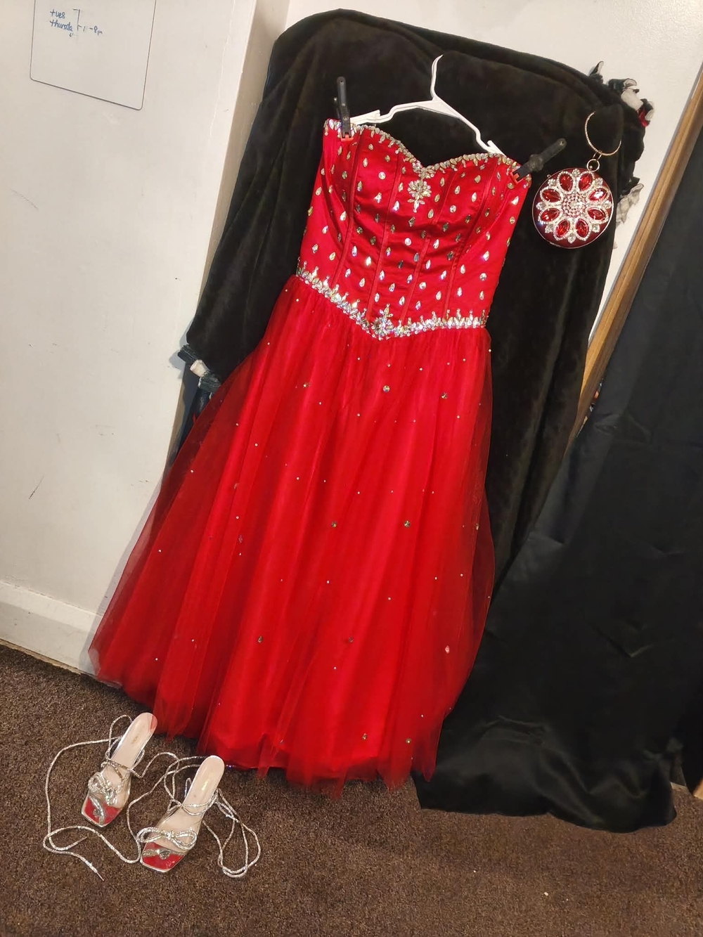 Elegant Red Crystal-Embellished Prom/Homecoming Dress